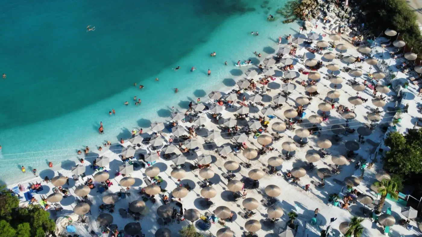 Η παραλία Σαλιάρα (Μάρμαρο) στη Θάσο, μία από τις παραλίες που προβάλλει ο ταξιδιωτικός οδηγός του The Wave